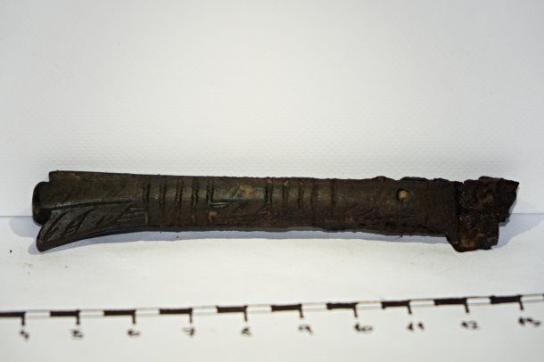 Bronzová rukojeť železného nožíku
