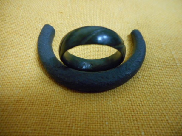 Bronzový prstýnek s monogramem