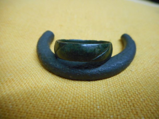 Bronzový prstýnek s monogramem