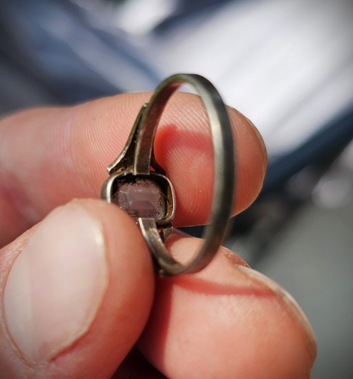 Dnešní stříbrný prsten - velká radost během grilovačky :)