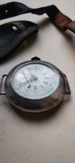 Staré hodinky z ústupovky ⌚