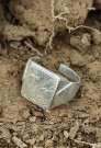 Stříbrný prsten s křížem a monogramem