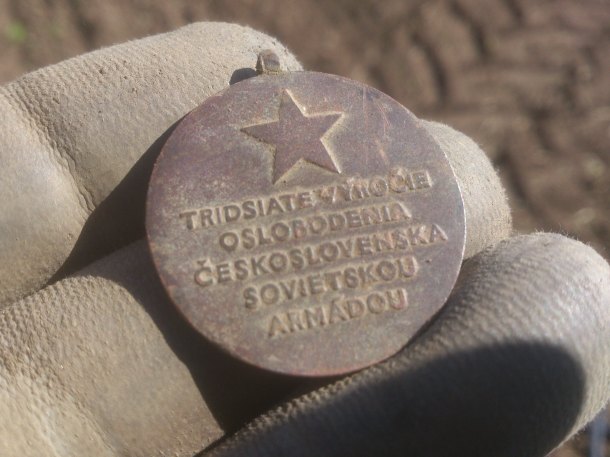 Pamětní medaile k 30. výročí osvobození Československa