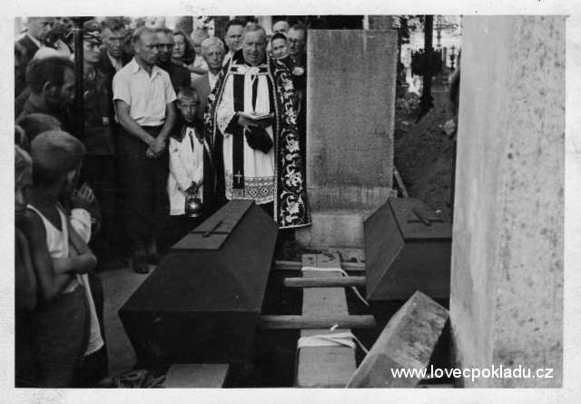 1)Strmilov u   Jindřichova Hradce -   hřbitov 24.8.1944