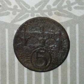 Čištění mincí pomocí listového špenátu