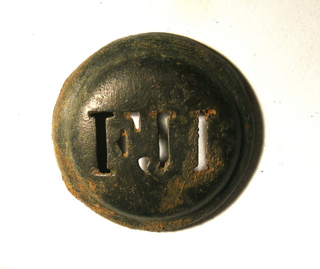 Čepicový odznak FJI