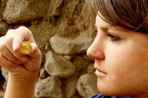 Studentka nalezla zlatou minci Antonia Pia
