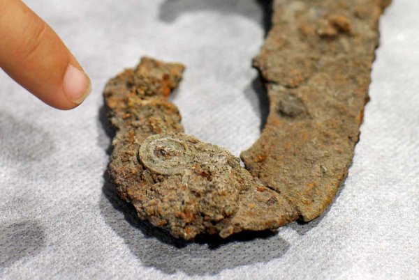 Archeologové objevili čtyři tisíce let staré zbraně