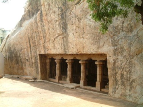 Jeskyní chrámy