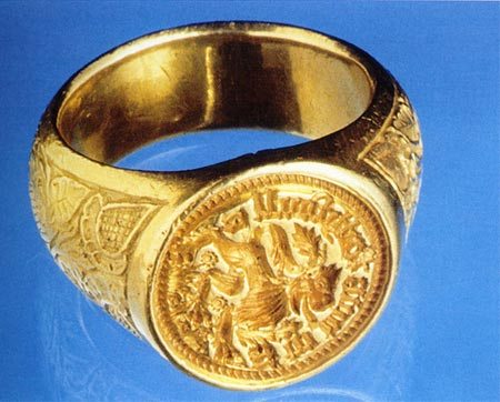 Středověký prsten nalezený detektorem kovů