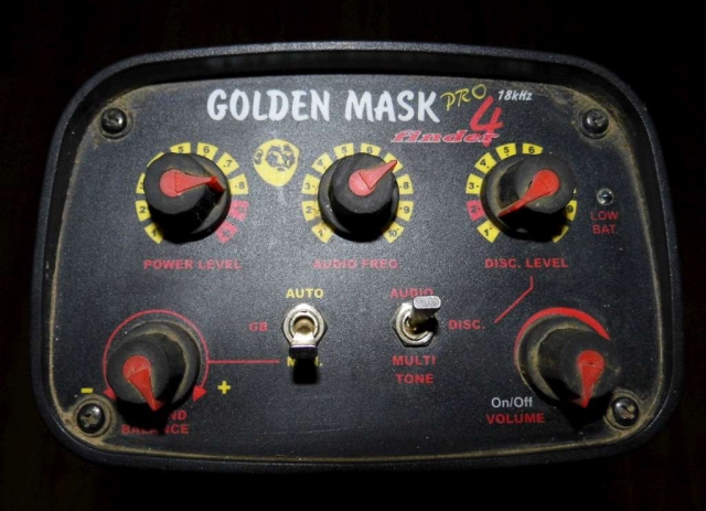 Detektro kovů Glden Mask GM4