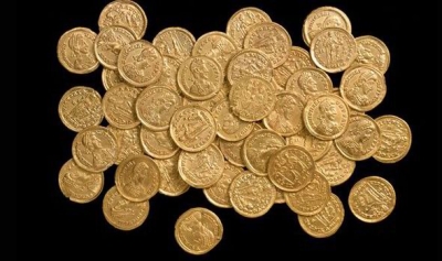 Nález zlatých mincí detektorem kovů