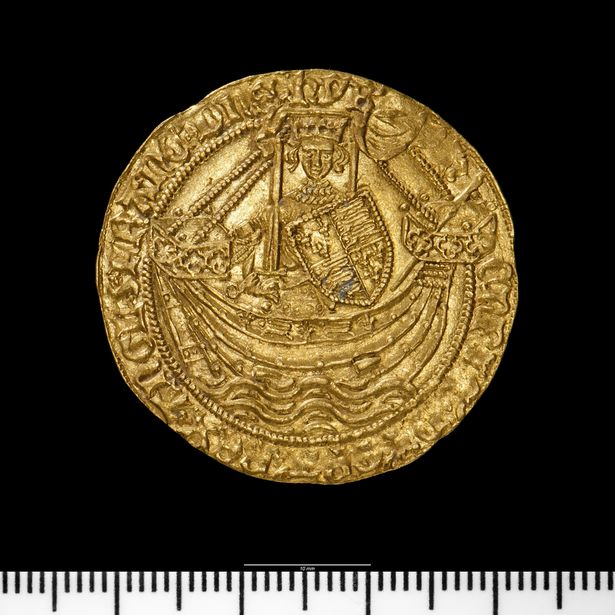 Jedna ze zlatých mincí