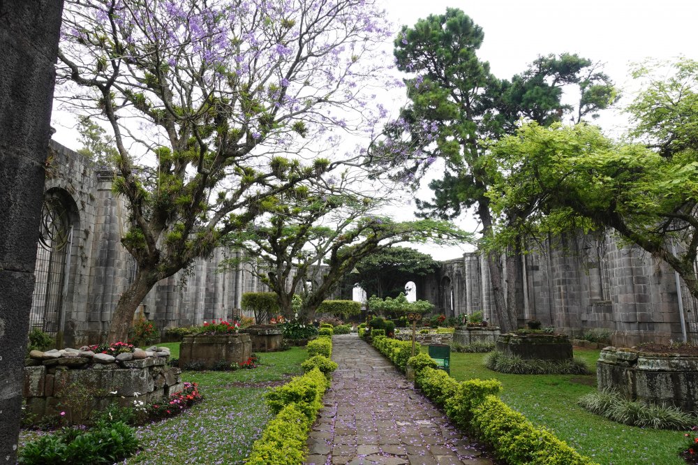 Zahrada zbořeného chrámu po zemětřesení - Cartago