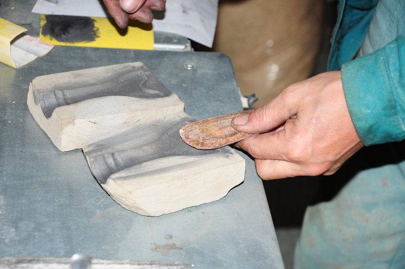 výroba bronzové dýky hledači s detektory kovů