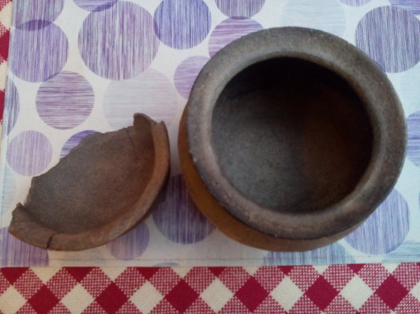 Kousek keramiky