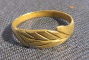 Zlatý prsten 9K