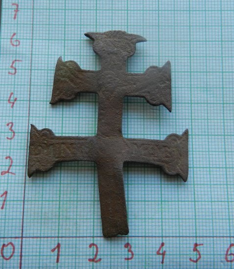 Dvouramenný kříž (caravaca)