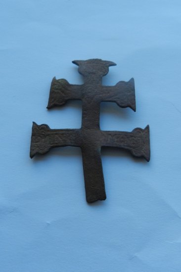 Dvouramenný kříž (caravaca)