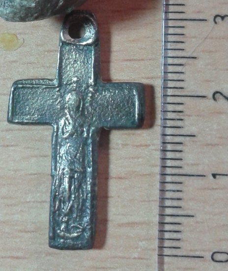 Bronzový obojstranný krížik