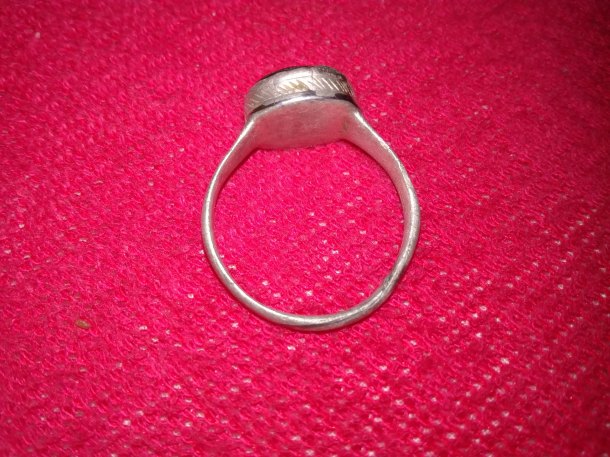 Srieborny prsten