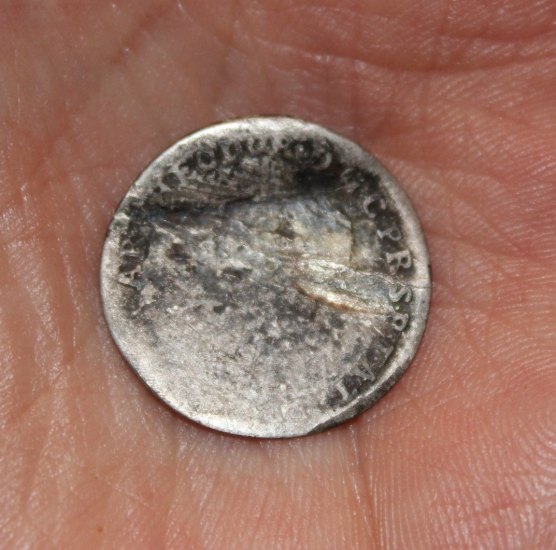 Stříbrná mince z pole