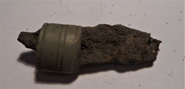 Zlomek FE nože s bronz objímkou, dat.: doba římská