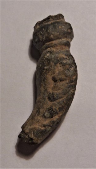 Zlomek bronz držadla mísy, dat.: doba římská