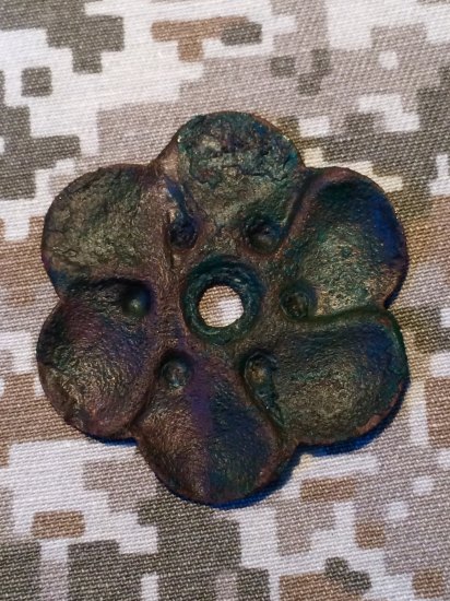 Bronzová kytička