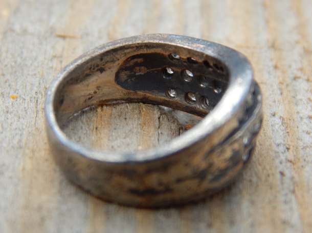 Stříbrný prsten s kameny