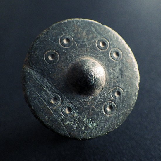 Knoflík bronzový štítový