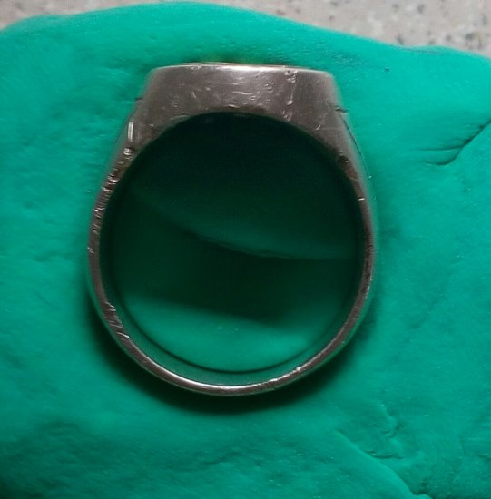 Můj první prsten. To byl řev.