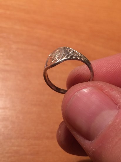 Dnešní Prstýnkobraní:-) Stříbrný prsten č.2 S monogramem.