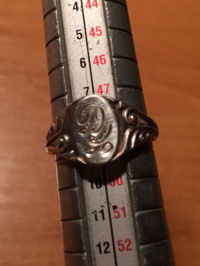 Dnešní Prstýnkobraní:-) Stříbrný prsten č.2 S monogramem.