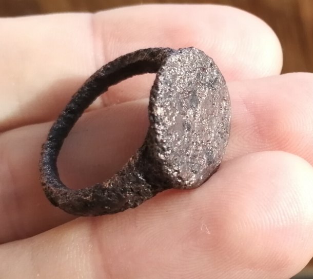 Bronzovy prsten