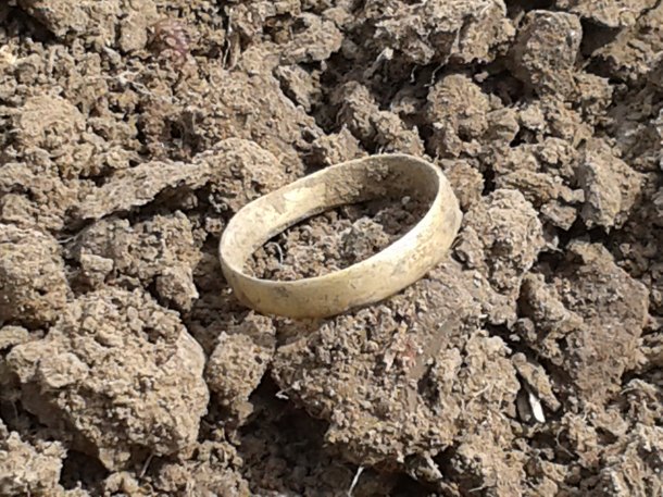 Prsten z pole