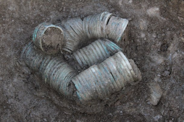 Depot nápažníků a hřiven - starší doba bronzová