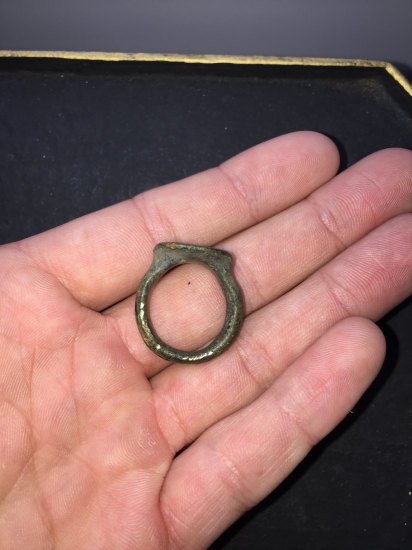 Bronzový křesťansky prsten