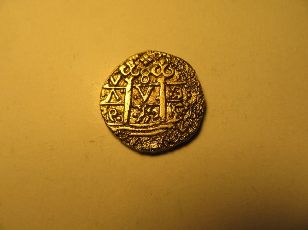 Zřejmě au replika středověké mince asi Španělsko. Pomůže prosím někdo určit.Nález kamaráda z lesa .