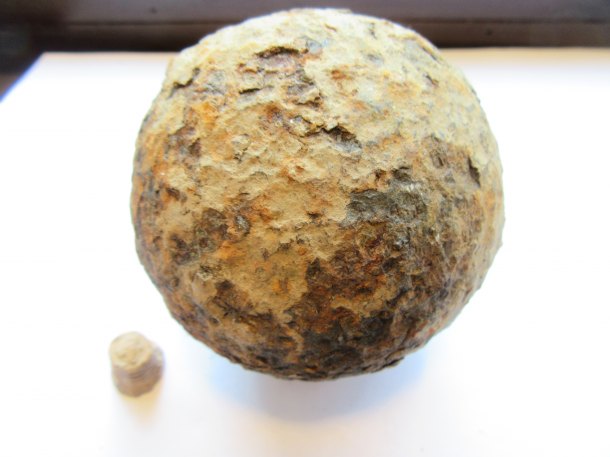 Dělová koule,cca 8.1cm,G 2.3 kg