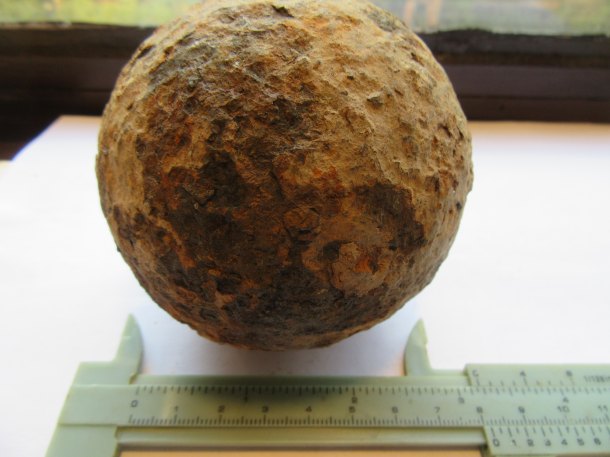 Dělová koule,cca 8.1cm,G 2.3 kg