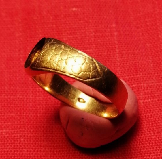 Zlatý prstýnek po opravě