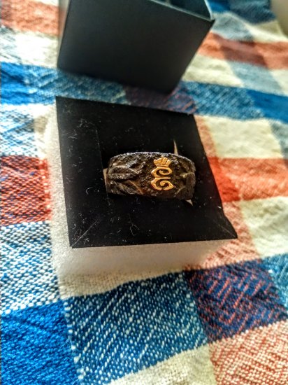 Zlatý prsten potažen železem