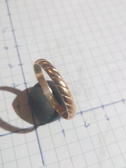Zlatý snubní prsten 14 karátů z moře