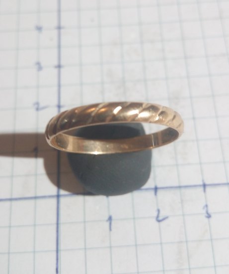 Zlatý snubní prsten 14 karátů z moře