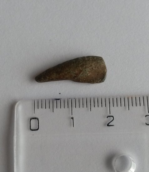 Fragment hrotu šípu z doby bronzové