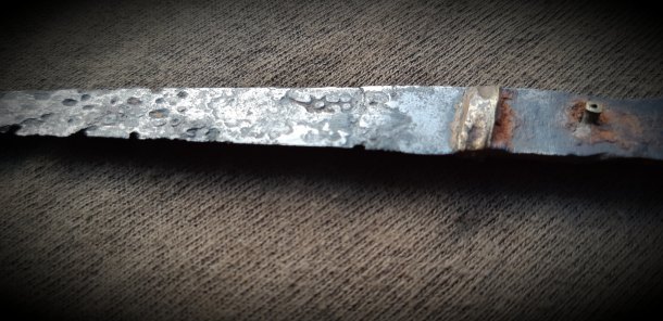 Stredoveký nôž so značkou výrobcu