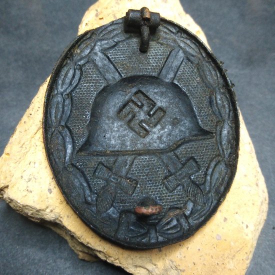 Černý odznak za zranění WW2.