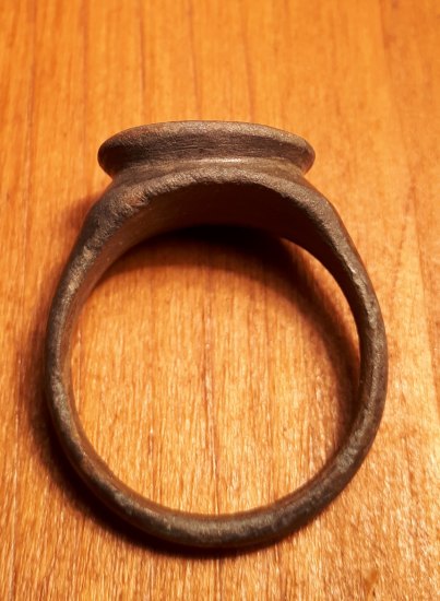 Prsten s koníkem