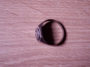 Dnešní prsten s hakovým křížem